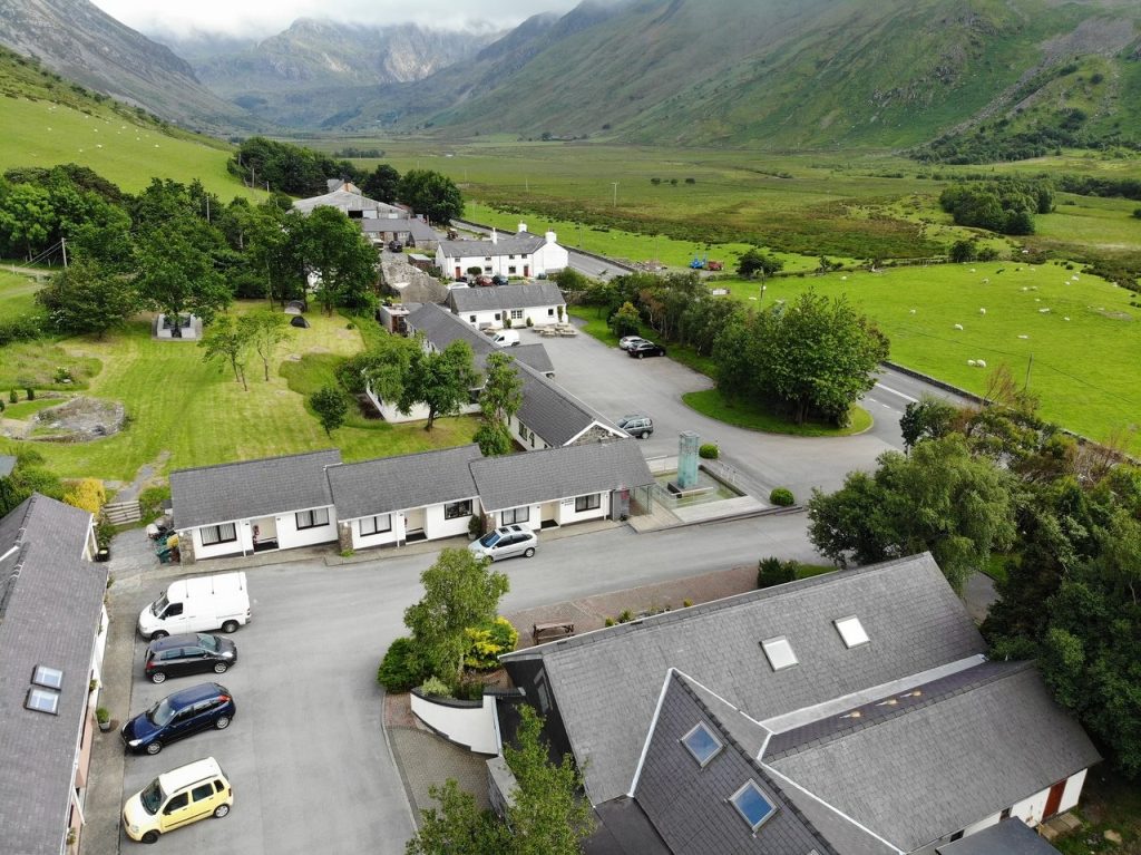 snowdonia mountain lodge sml edited